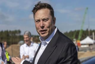 Darren Aronofsky Will Direct A Biopic On Tesla CEO Elon Musk