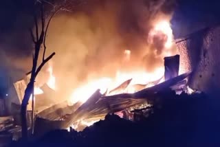 Massive fire breaks out in bakery factory in Mahagama Godda