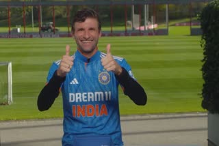 Thomas Muller shows support for Team India