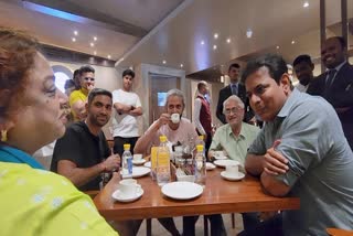 Minister KTR Enjoying Chai at Cafe Niloufer