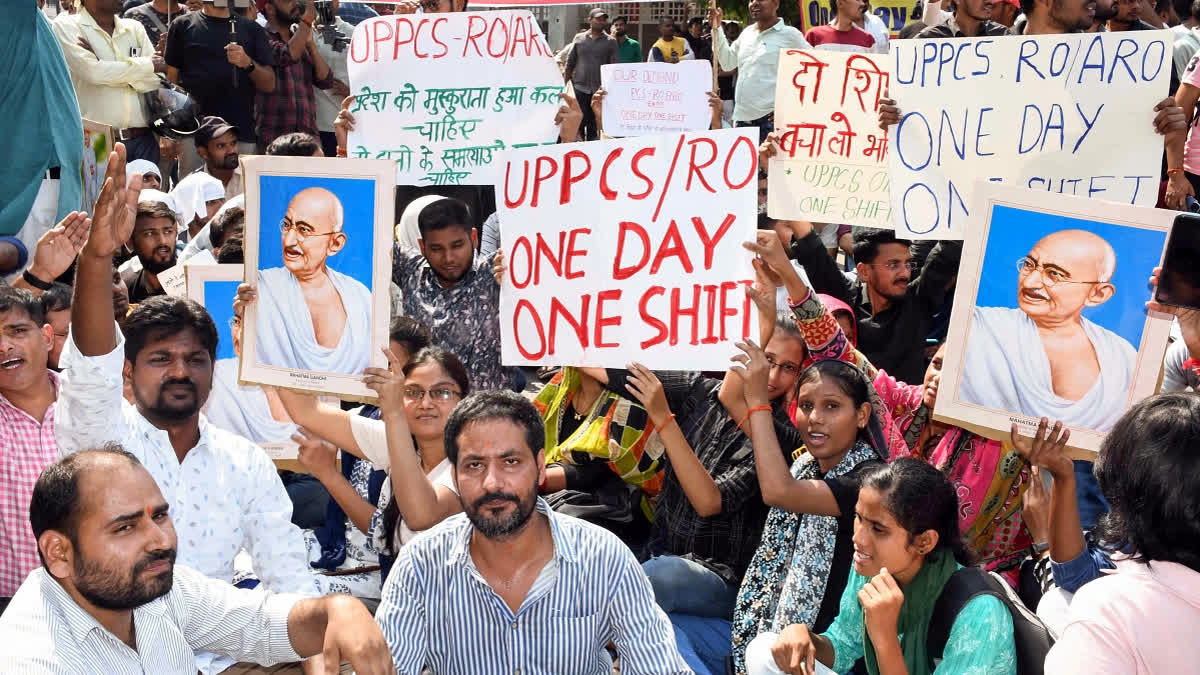 Competitive students stage a protest outside UPPSC in Prayagraj