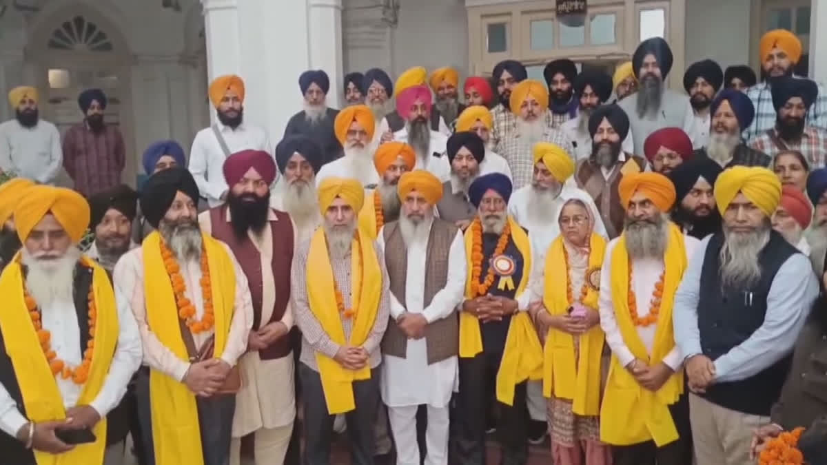 Group Of Sikh Devotees Departs For Nankana Sahib In Pakistan, To ...