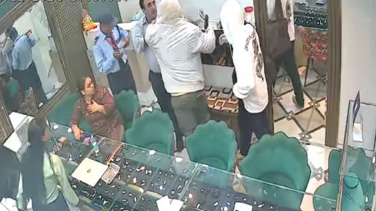 TRIED TO ROB A JEWELERY SHOWROOM