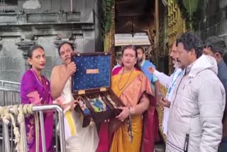 gold_ornaments_donated_to_tirumala