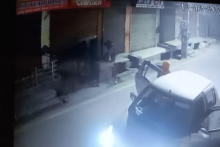 Thieves robbed a clothes shop in Moga by breaking shutters, CCTV footage