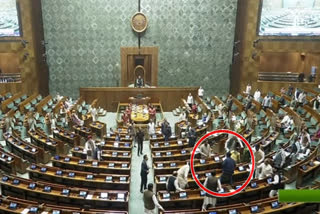 suspends 8 personnel  Lok Sabha secretariat  Parliament security breach  ಸಂಸತ್ತಿನ ಭದ್ರತಾ ಲೋಪ ಪ್ರಕರಣ  ಭದ್ರತಾ ತಂಡದ 8 ಸಿಬ್ಬಂದಿ ಅಮಾನತು  ಲೋಕಸಭೆ ಕಲಾಪ ಆರಂಭ  ಭದ್ರತಾ ಲೋಪ ಕುರಿತು ಗದ್ದಲ