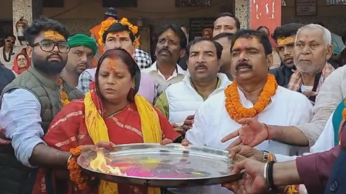 minister-sanjay-yadav-with-family-performed-pooja-at-basukinath-in-dumka