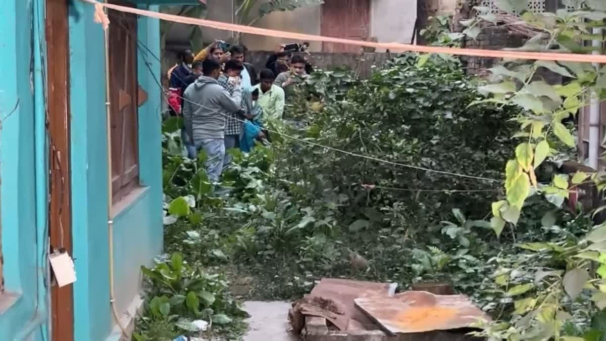 The dismembered body of a woman, whose severed head was found in a garbage heap on Friday, has been recovered by Kolkata Police in the Golf Green murder case.  The dismembered body of a woman, whose severed head was found in a garbage heap on Friday, has been recovered by Kolkata Police in the Golf Green murder case.