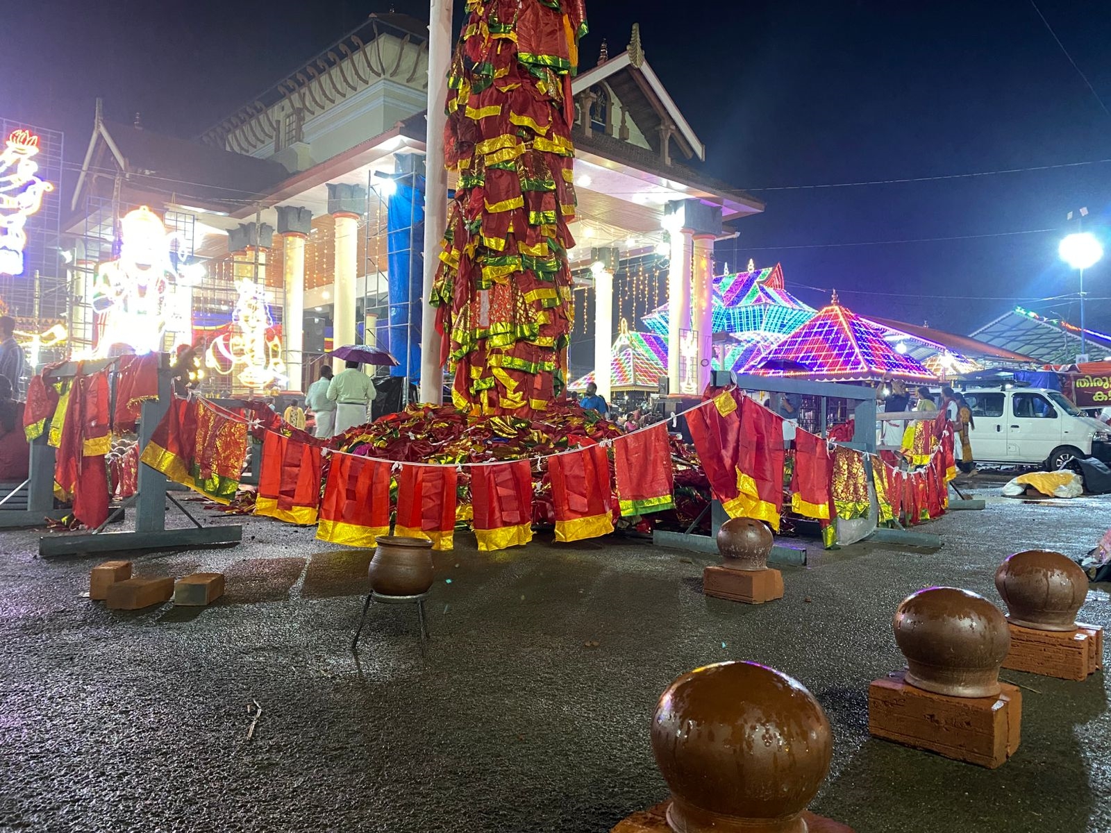 KARTHIKA STHAMBAM BURNING RITUAL  CHAKKULATHUKAVU TEMPLE POOJAS  ചക്കുളത്തുകാവ് ഭഗവതി ക്ഷേത്രം  ചക്കുളത്തുകാവ് ക്ഷേത്രം ഉത്സവം