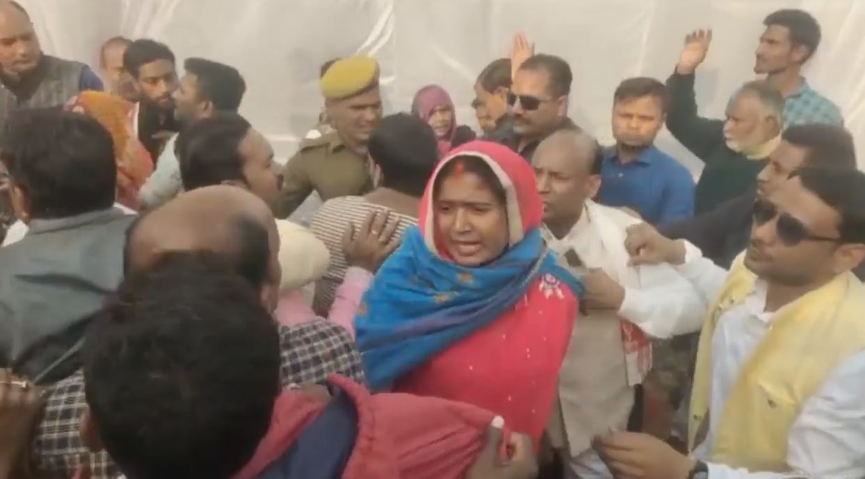 women beaten by bjp workers