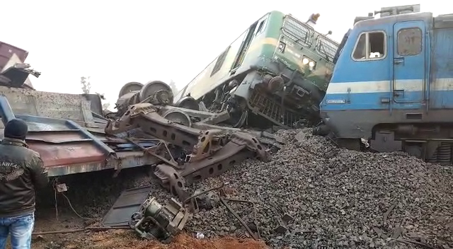 goods-train-accident-in-gumla-rail-traffic-affected