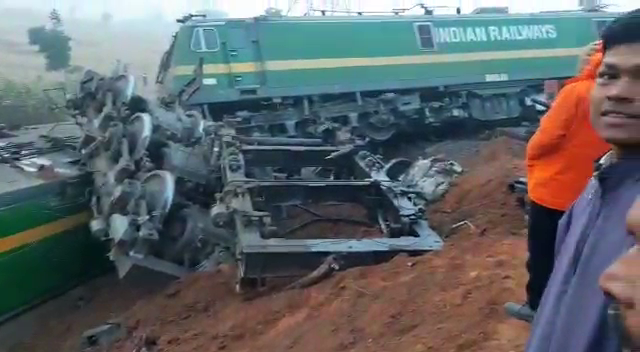 goods-train-accident-in-gumla-rail-traffic-affected
