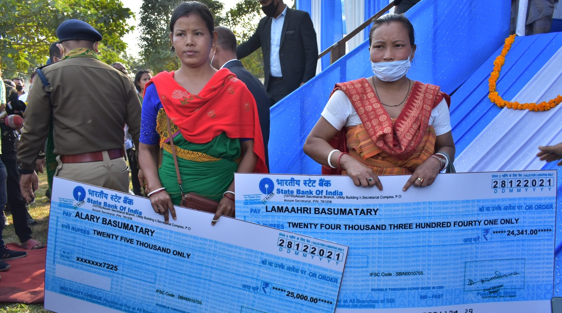 assam-government-distributes-cheque-to-micro-finance-loan-waiver-scheme-in-chirang