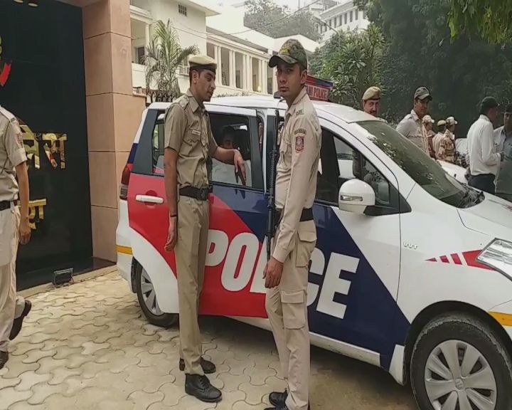 દિલ્હીમાં પોલીસકર્મીઓની ફોજ તૈનાત