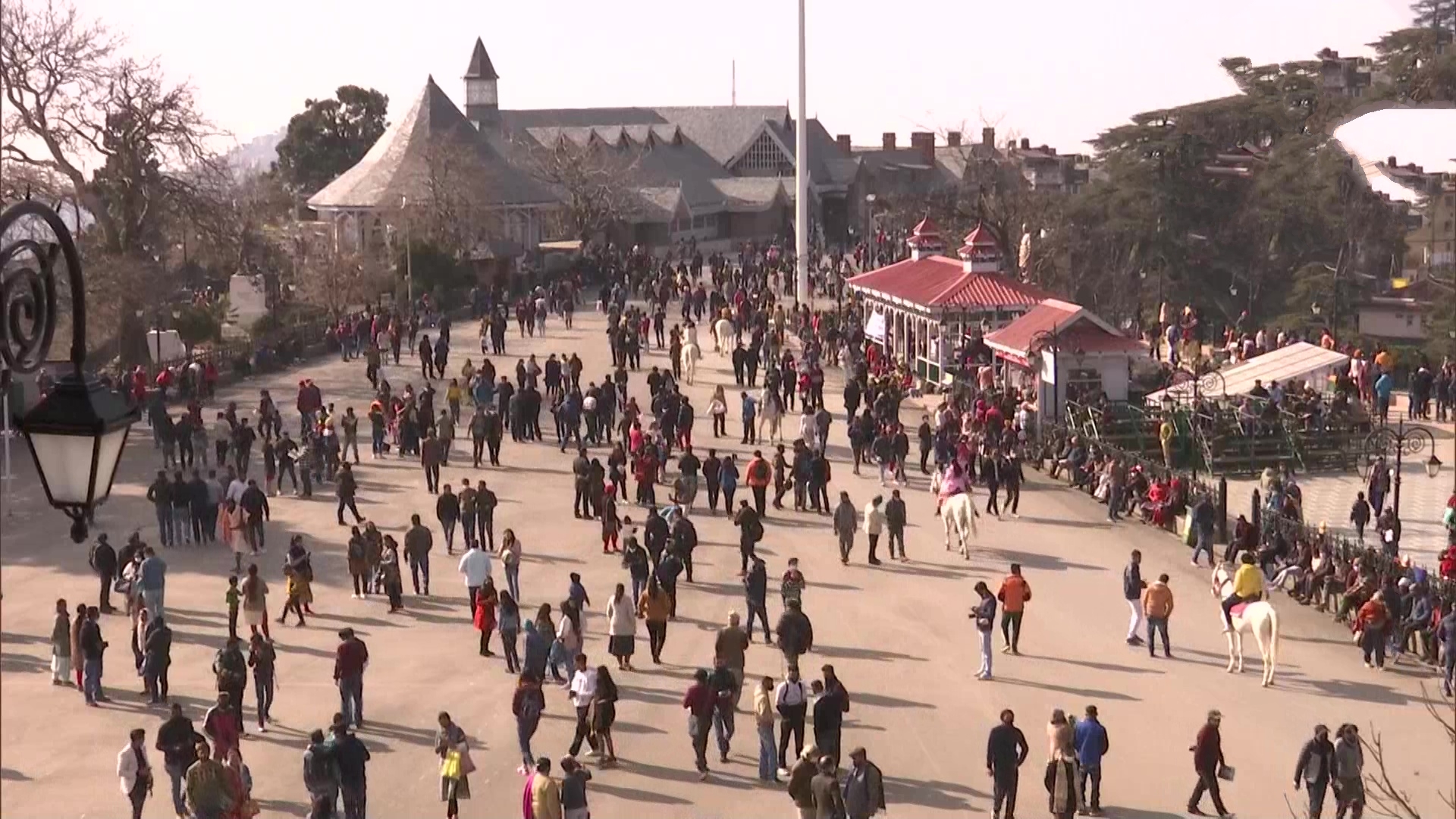 tourists in himachal