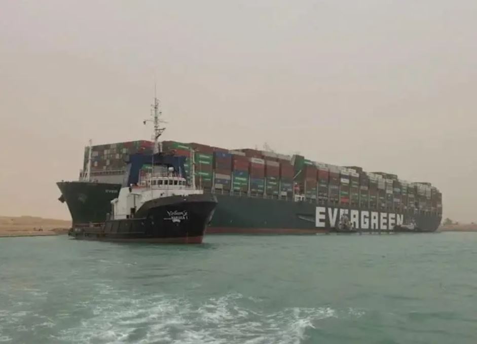 The world's largest merchant ship Evergreen sank in the Suez Canal