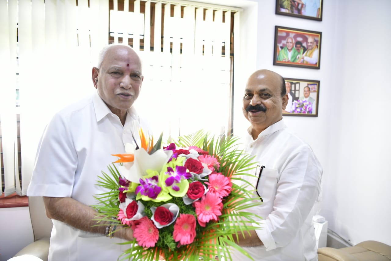 karnataka-cm-basavaraj-bommai-greets-officers-on-new-year