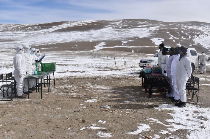 Indian, Chinese troops exchange sweets on New Year 2022