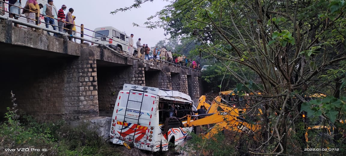 3 killed, 28 injured after bus falls into river in MP