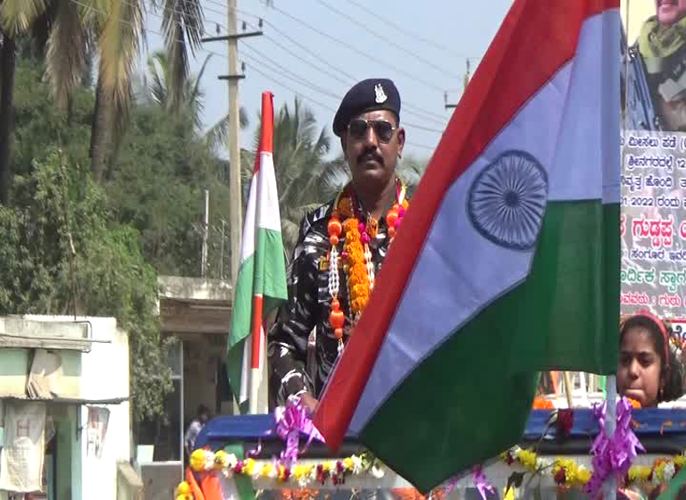 Grand welcome for retired soldier in Haveri