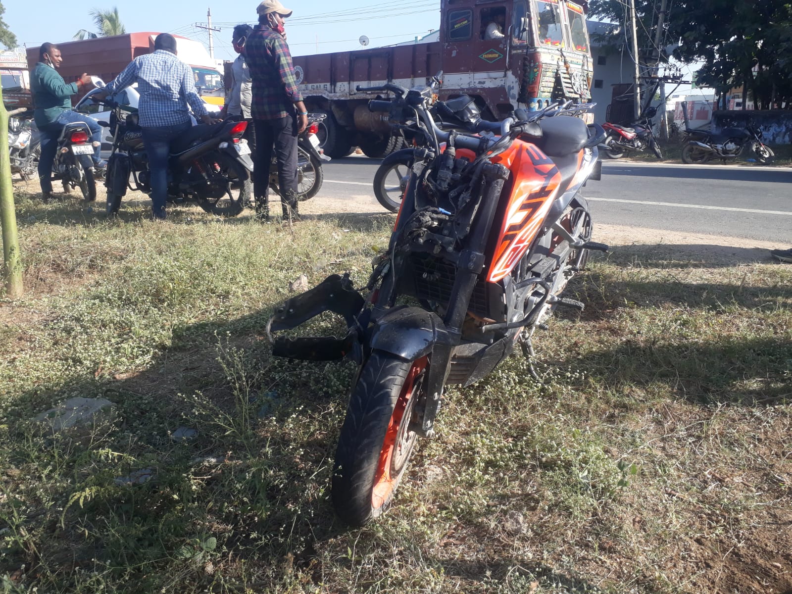 car hits two bikers