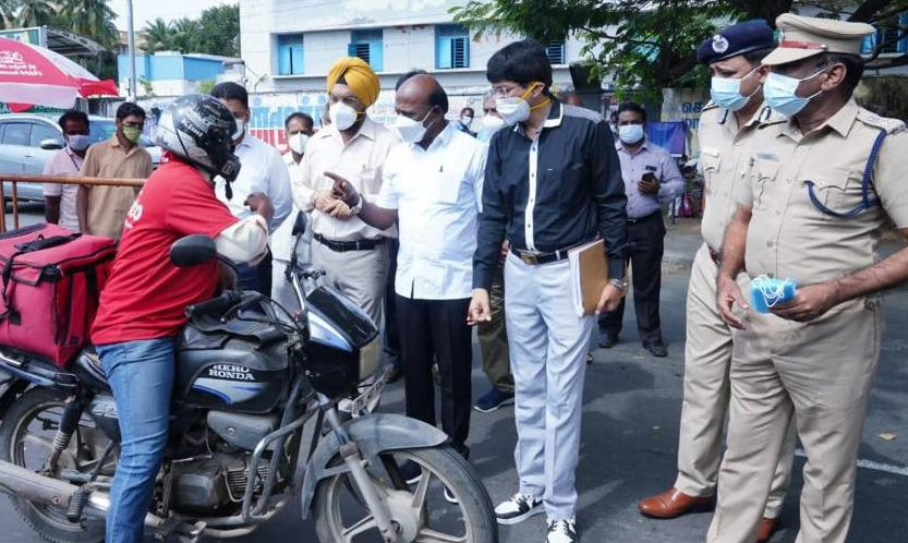 ஞாயிற்றுக் கிழமை முழு ஊரடங்கை மருத்துவம் மற்றும் மக்கள் நல்வாழ்வுத் துறை அமைச்சர் மா. சுப்பிரமணியன் நேரில் ஆய்வு