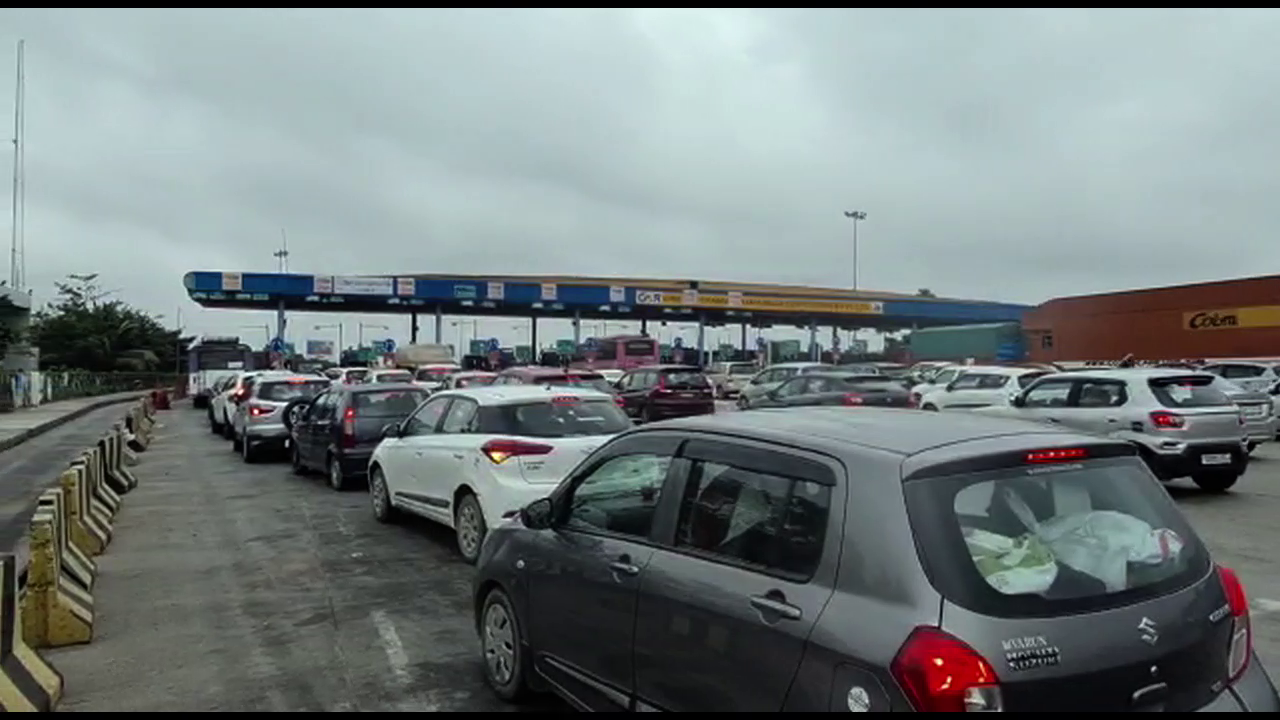 Panthangi toll plaza traffic , rush in hyderabad bus stops