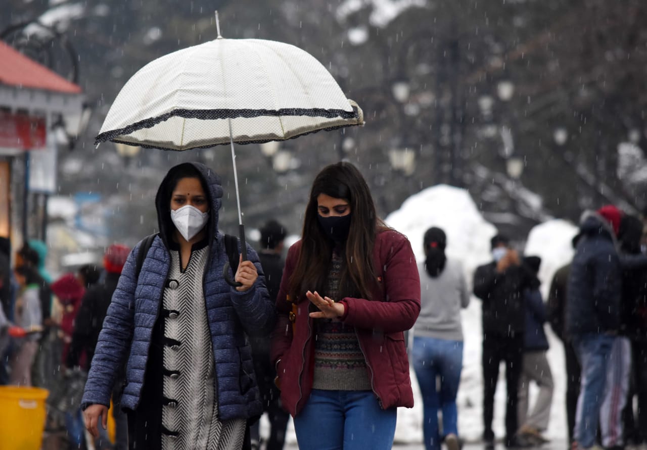 tourists in himachal pradesh