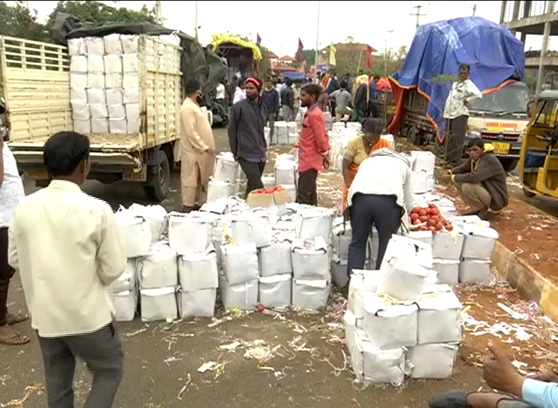 Fruit business dull in market