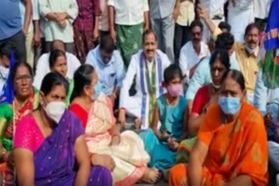 YSR statue in Jonnalagadda