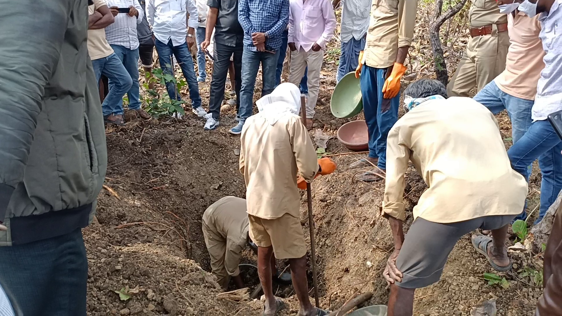 interesting digging incident take place in kupti village