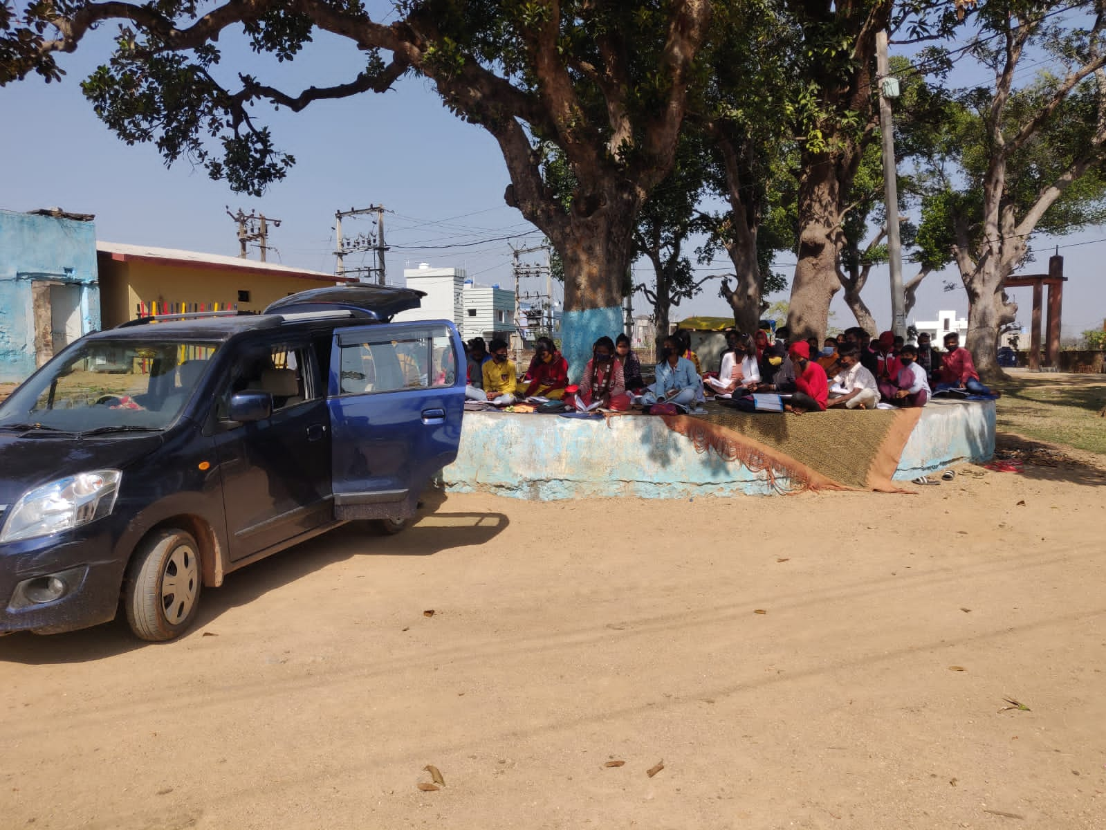 ranchi-teacher-rajesh-kumar-opened-school-in-car