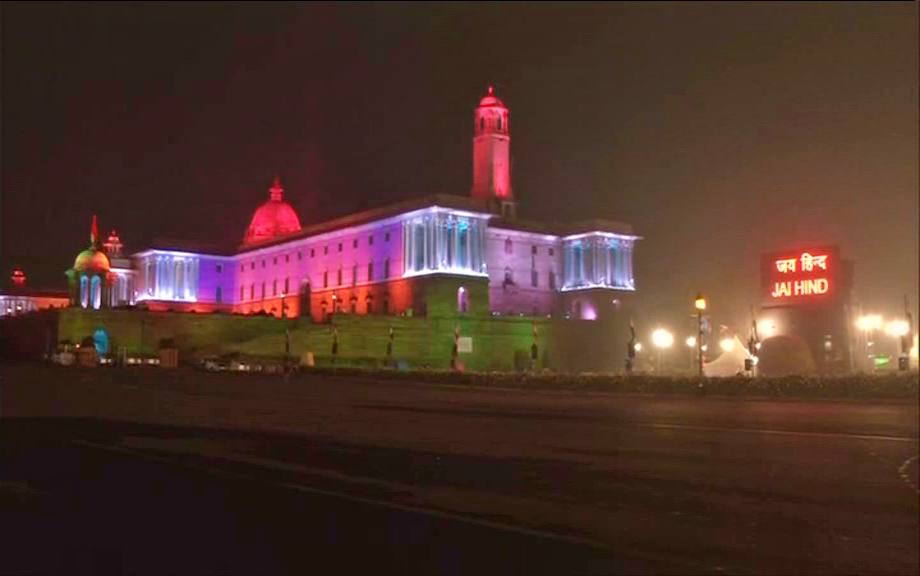 Republic Day 2022 : ગણતંત્ર દિવસની પૂર્વ સંધ્યાએ રાજપથ પર લાઇટ-સાઉન્ડ સાથે ભારતની ગૌરવગાથા જૂઓ