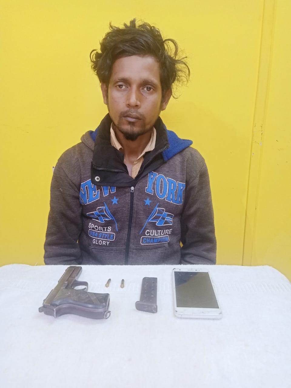 One person arrested with pistol