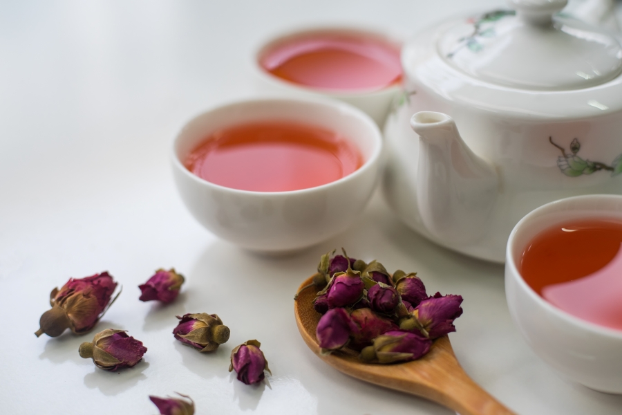 6 Amazing teas to help you unwind after a long day  Chamomile Tea  Rose Tea  Holy Basil Tea  Ginger Tea  Matcha Tea  Mint / Lemon Green Tea  കാമോമൈല്‍ ടീ  റോസ് ടീ  തുളസി ചായ  പുതിന / നാരങ്ങ ഗ്രീൻ ടീ  ചായയുടെ ഗുണങ്ങള്‍