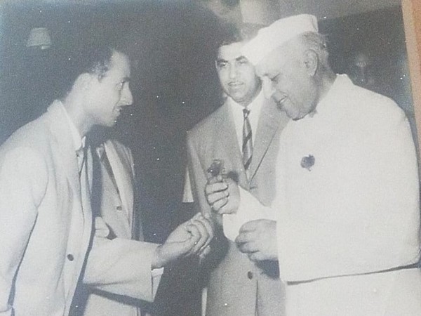 charan-nehru