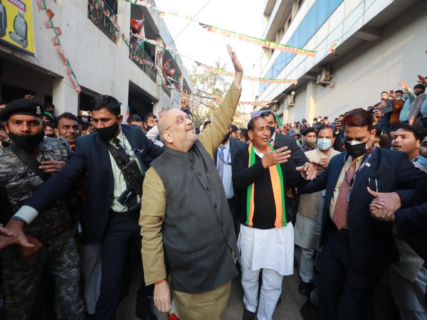 Amit Shah holds door-to-door campaign in Greater Noida  says people's faith in BJP clearly visible  up polls Amit Shahs door to door campaign  Uttar Pradesh Assembly election  ഉത്തർപ്രദേശ് നിയമസഭ തെരഞ്ഞെടുപ്പ്  യുപിയിൽ വീടുതോറും തെരഞ്ഞെടുപ്പ് പ്രചാരണവുമായി അമിത് ഷാ  കേന്ദ്ര ആഭ്യന്തര മന്ത്രി അമിത് ഷാ തെരഞ്ഞെടുപ്പ് പ്രചാരണം  ഗ്രേറ്റർ നോയിഡ ബിജെപി പ്രചരണം