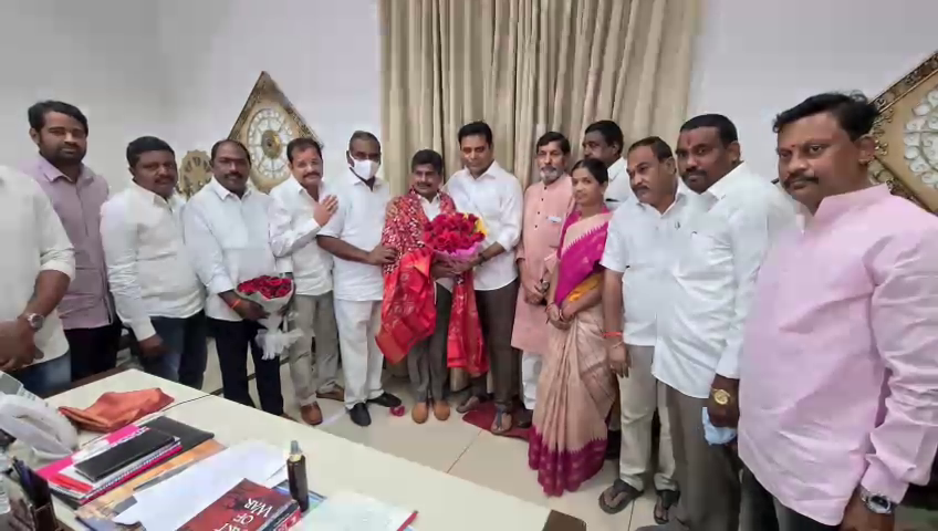 TRS District Presidents Met KTR, ktr with trs leaders