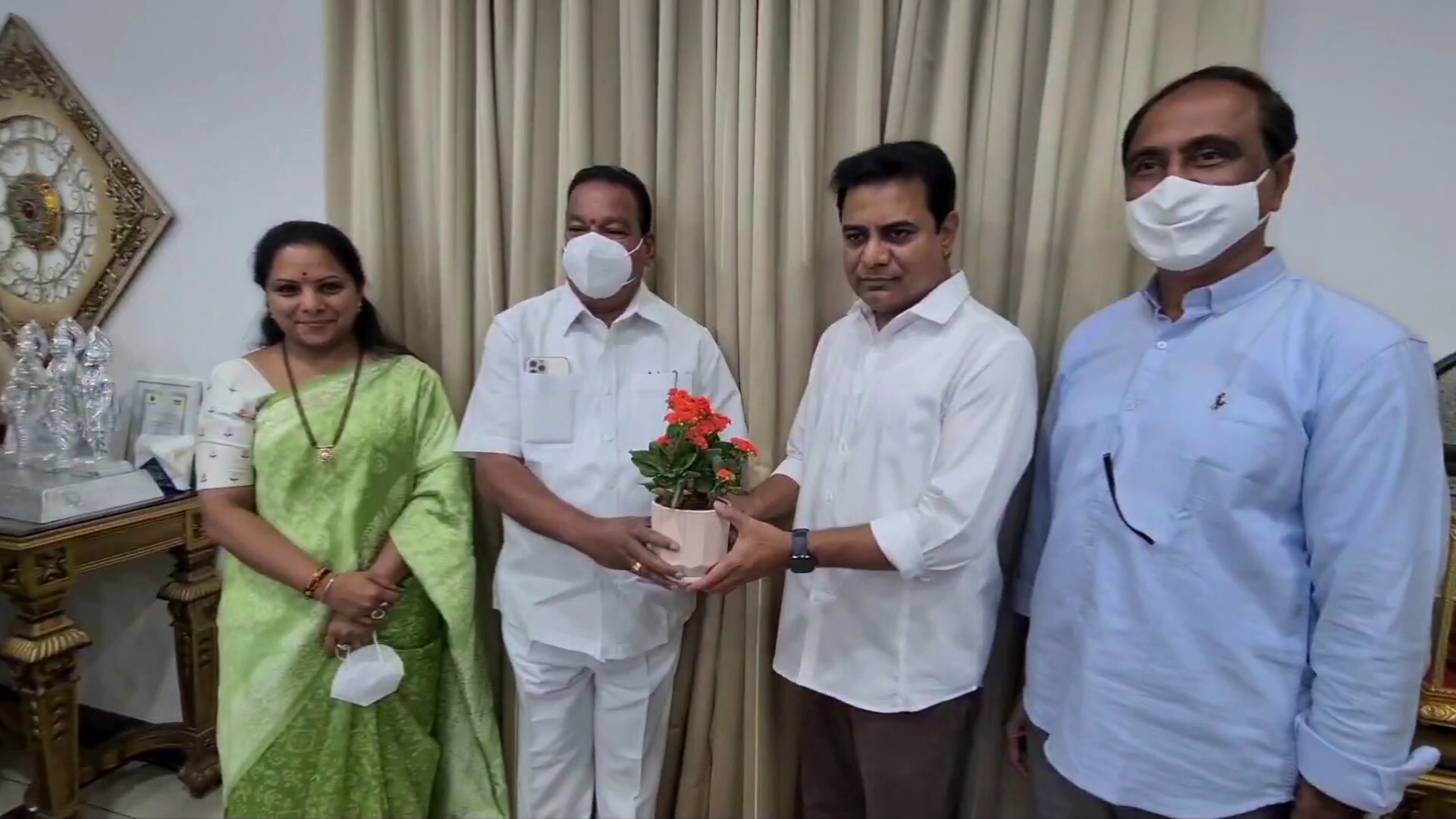 TRS District Presidents Met KTR, ktr with trs leaders