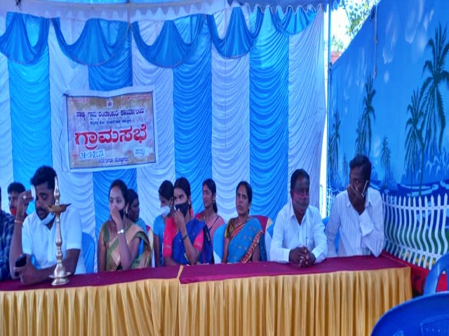 Quarrel between two groups  in Hadya gram panchayath meeting at Mysore