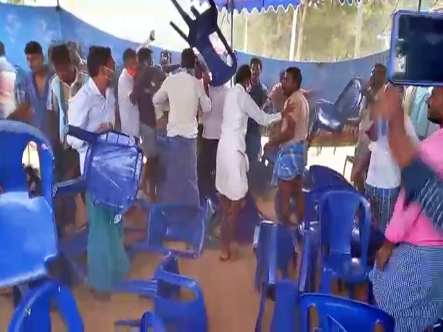 Quarrel between two groups  in Hadya gram panchayath meeting at Mysore