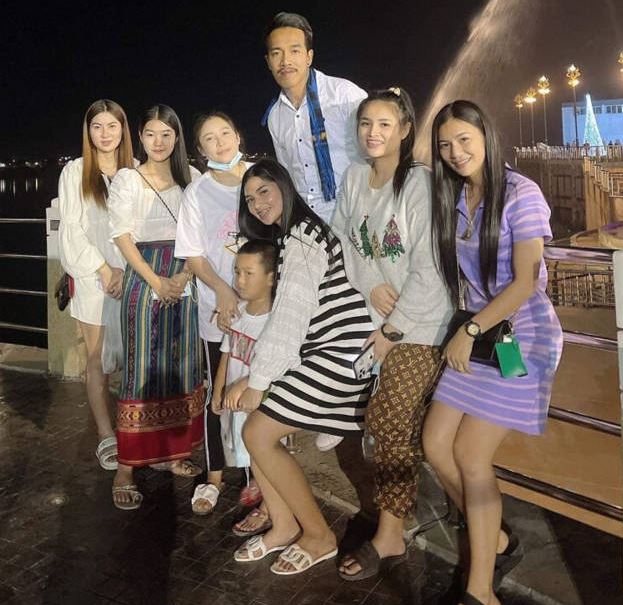 thai-man-lives-in-perfect-harmony-with-eight-young-wives