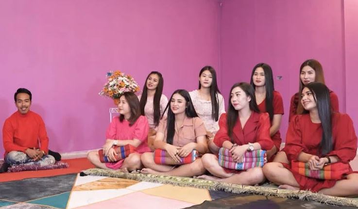 thai-man-lives-in-perfect-harmony-with-eight-young-wives