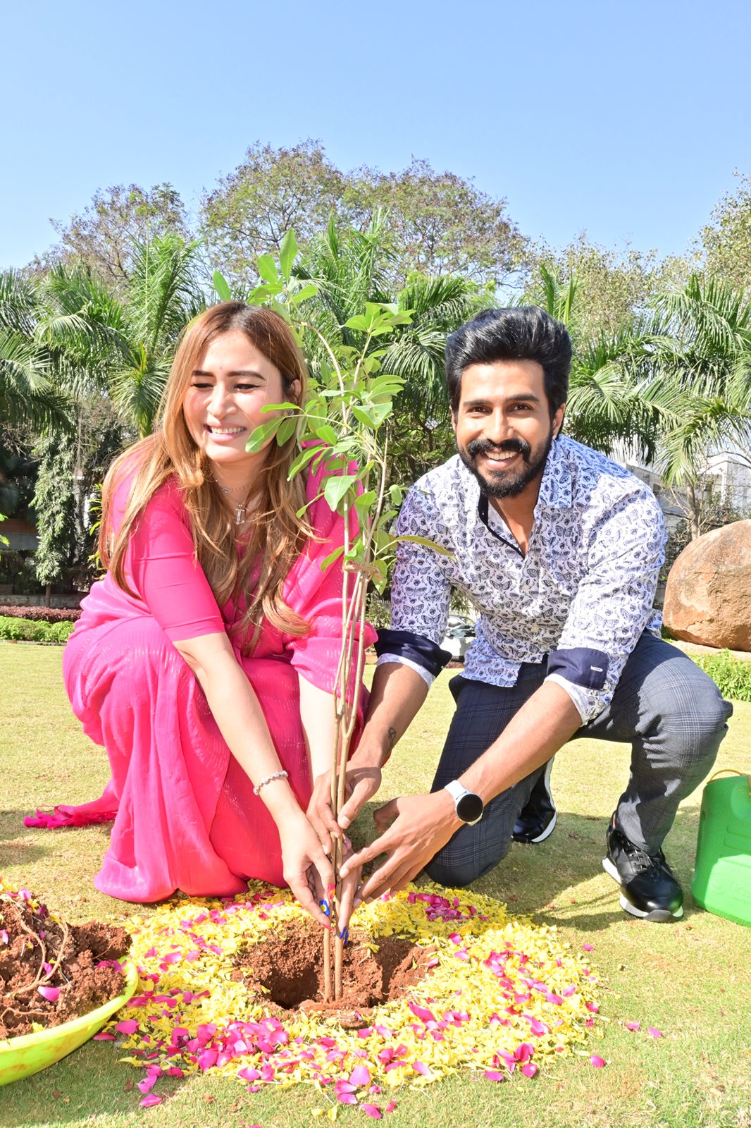 gutta jwala couple sapling plants