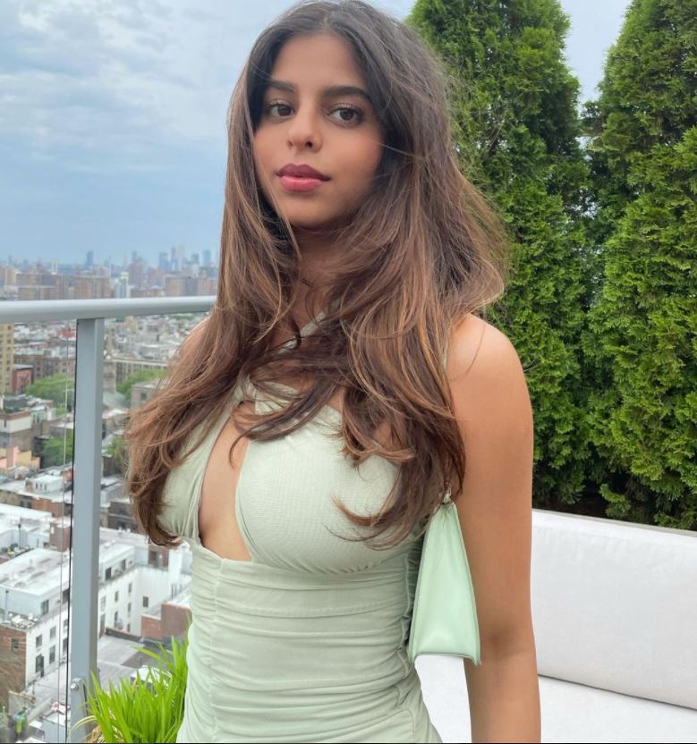 Suhana Khan spotted at Zoya Akhtar's office, viral pictures reignite debut rumours