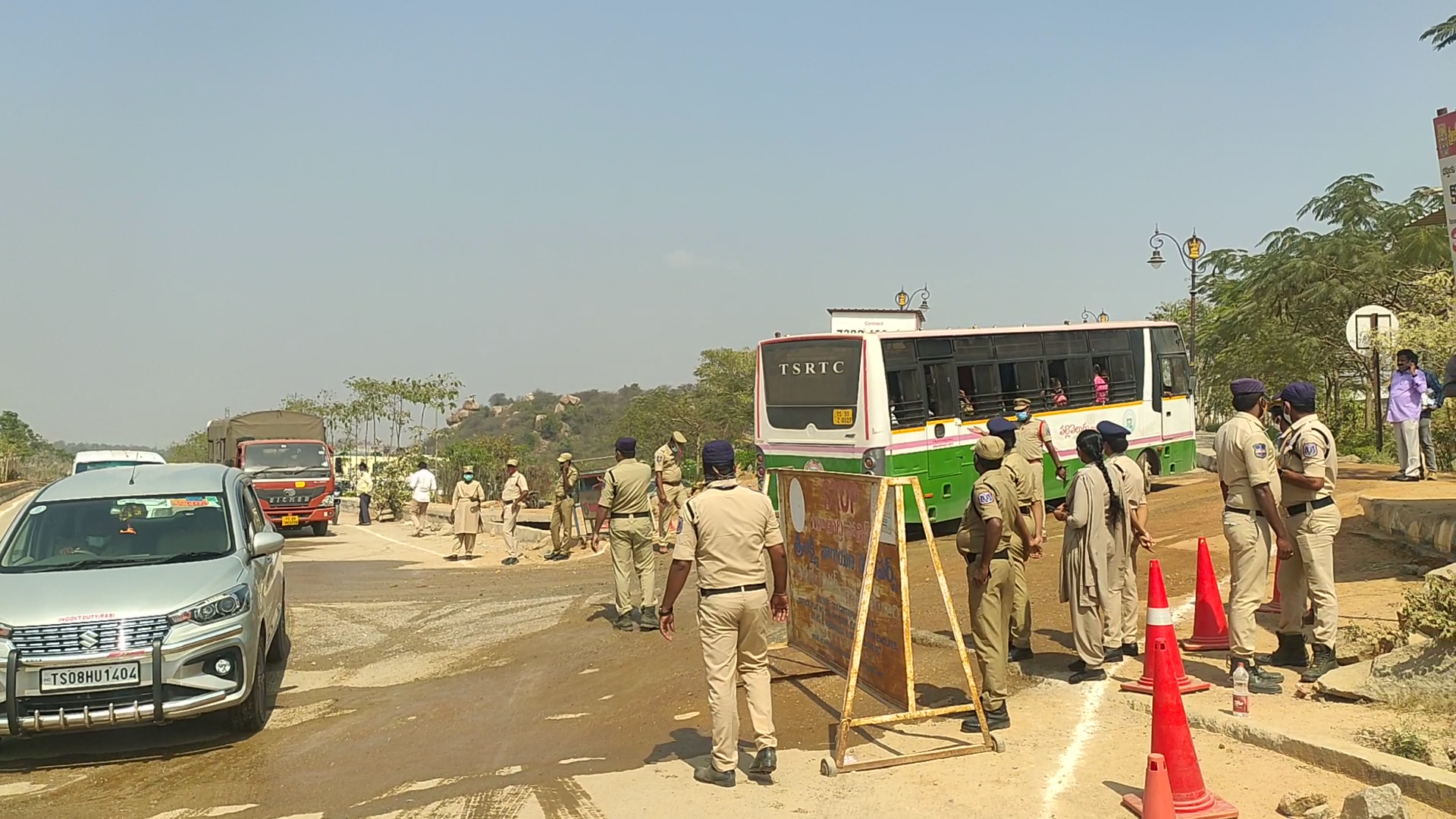 Devotees problems due to KCR Yadadri Visit, yadadri temple devotees