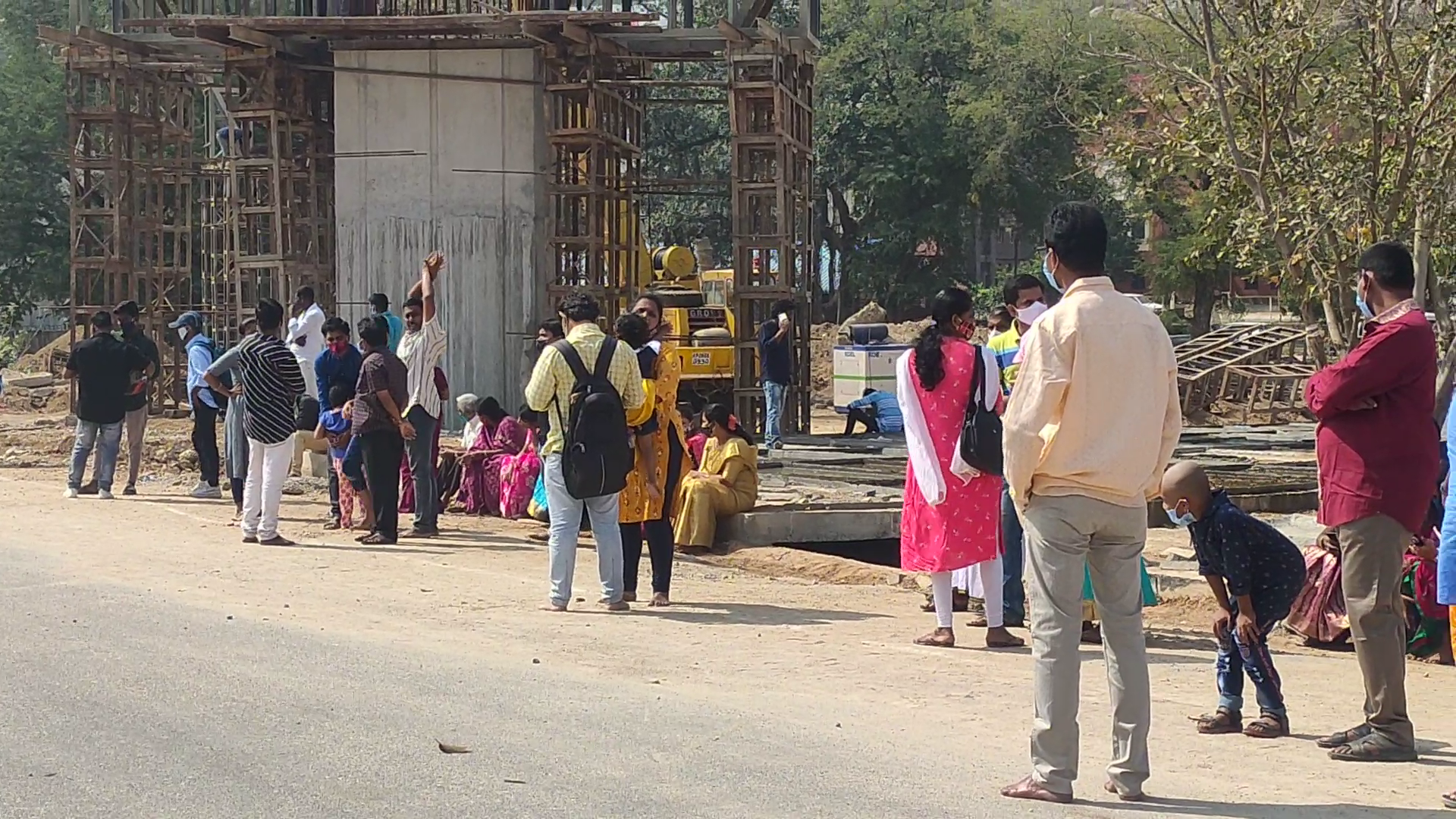 Devotees problems due to KCR Yadadri Visit, yadadri temple devotees