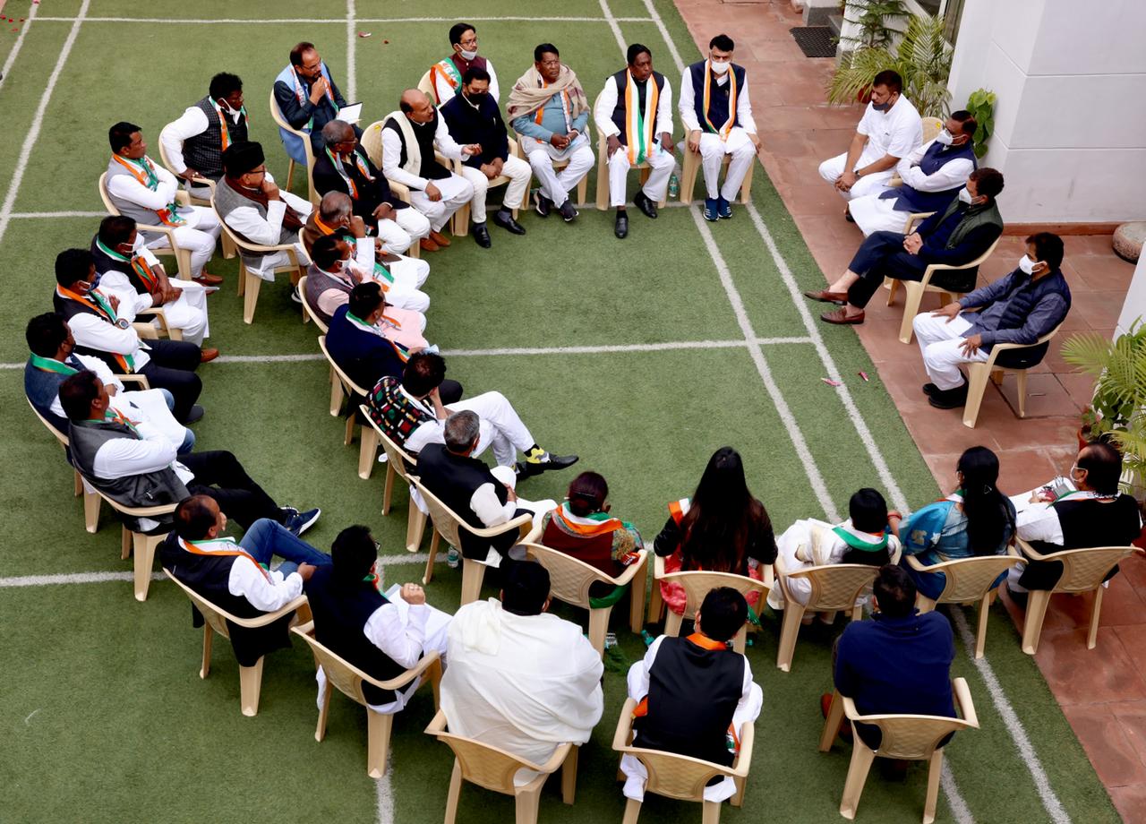 meeting-of-jharkhand-congress-leaders-with-rahul-gandhi-in-new-delhi