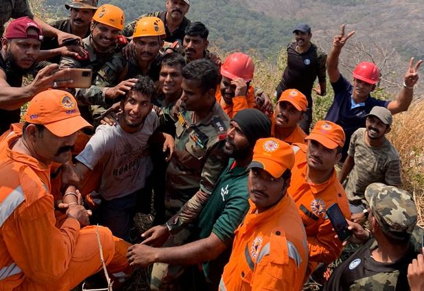 army Rescued Kerala youth trapped in Palakkad