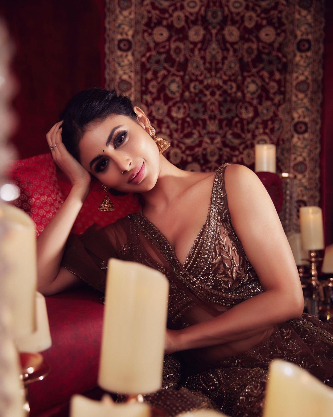 மனம் மயக்கும் மாயக்காரி மௌனி